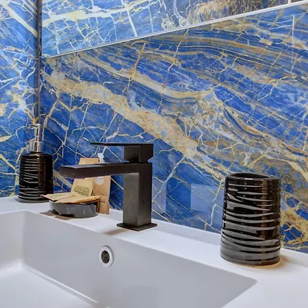 Modern Art San Giovanni דירה